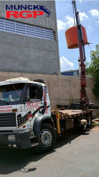 Caminhão Munck Ribeirão Preto Agilidade, Segurança e Eficiência no Levantamento e Transporte de Cargas Pesadas. Em Ribeirão Preto, uma cidade de grande importância econômica e industrial no interior de São Paulo, a demanda por soluções eficientes para o transporte e levantamento de cargas pesadas tem crescido a passos largos.